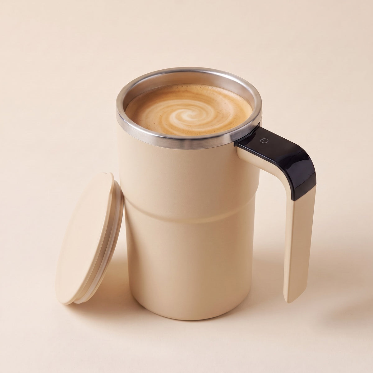 Mug mélangeur automatique beige avec son couvercle